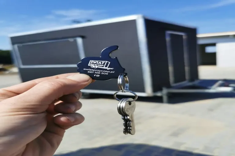 Przyczepa gastronomiczna i klucze