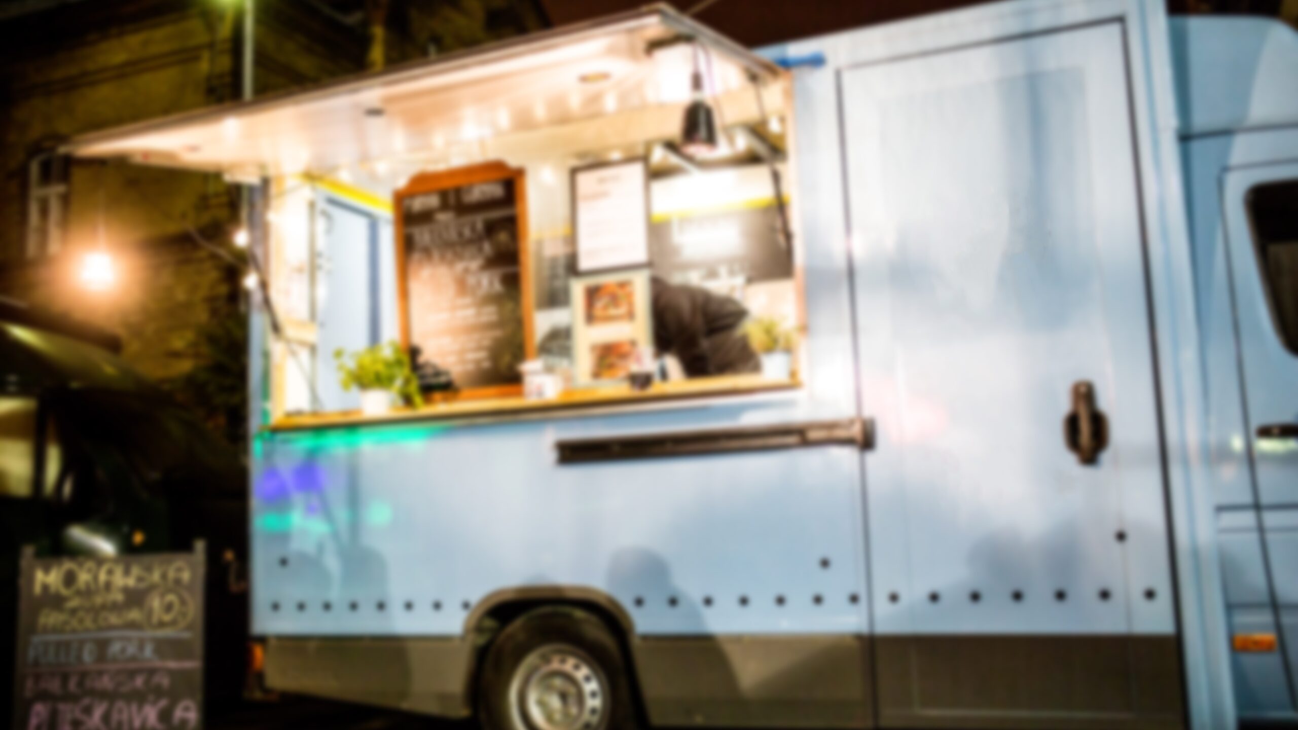 Czy food truck jak na zdjęciu to opłacalny biznes?
